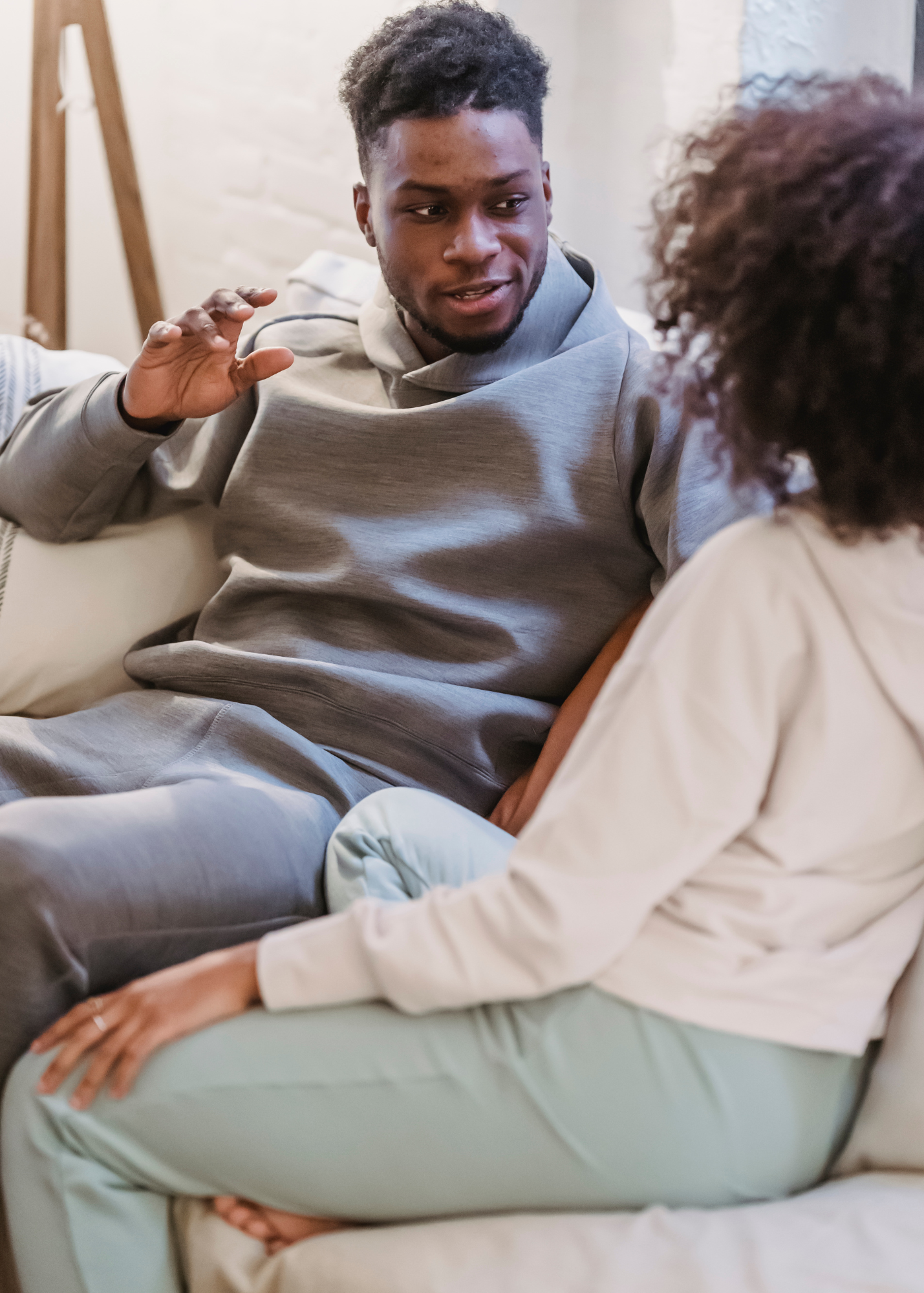 Image of a couple facing each other and talking. This represents what effective communication looks like which is taught during black couples therapy and black marriage counseling in Atlanta, GA.